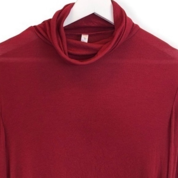Fabletics Red Long Sleeve Turtleneck Top - Picture 5 of 7